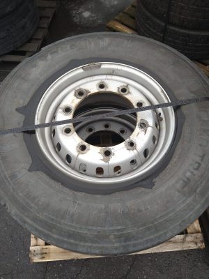 Käytetyt pinnaamattomat renkaat vanteineen 385/65 R22,5. 2kpl - Image 2