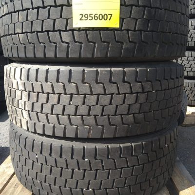 Käytetyt pinnoittamattomat renkaat vanteineen 295/60R22,5 3kpl