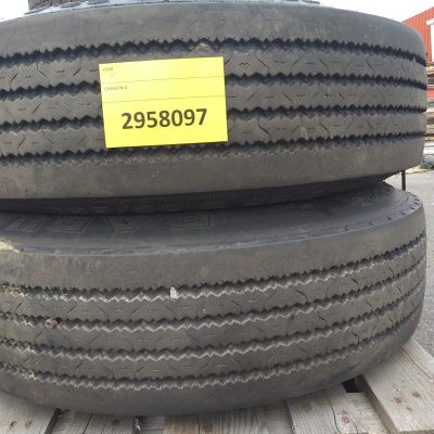 Käytetyt pinnoittamattomat renkaat vanteineen 295/80R22,5 2kpl