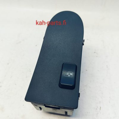 Man ovikytkinpaneeli 81.25806.7030, oikea