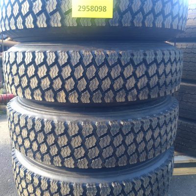 Pinnoitetut renkaat käytetyillä vanteilla 295/80R 22,5 4kpl