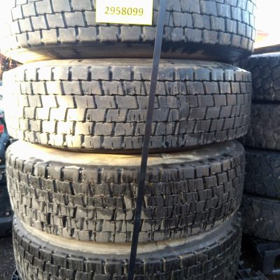 Käytetyt pinnoitetut renkaat vanteineen 295/80R22,5. 4kpl