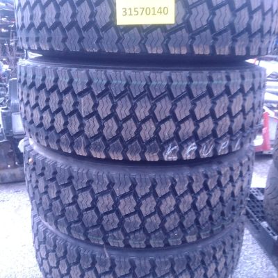 Pinnoitetut renkaat käytetyillä vanteilla 315/70R 22,5 4kpl