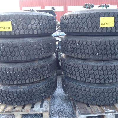 Käytetyt pinnoitetut renkaat vanteineen 295/80R22,5. 8kpl