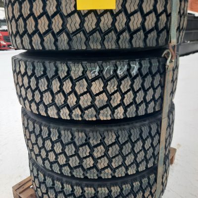 Pinnoitetut renkaat käytetyillä vanteilla 315/70R 22,5 4kpl
