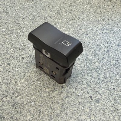 SCANIA-pysäköintivalojen keinukytkin