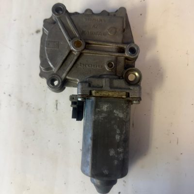 Volvo vasemman lasinnostimen moottori