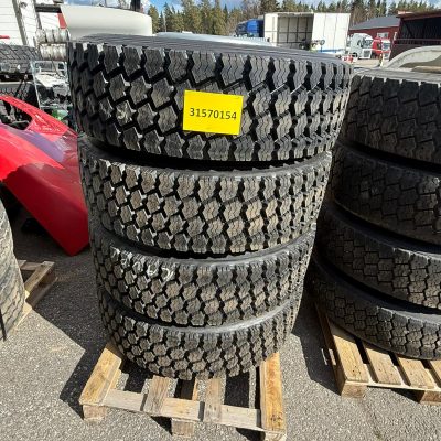 Pinnoitetut renkaat maalatuilla vanteilla 315/70 22.5 4kpl
