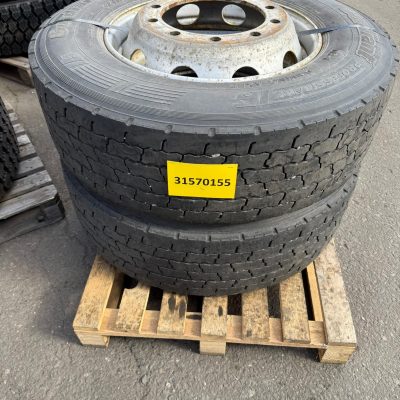 Käytetyt pinnoittamattomat renkaat vanteineen 315/70 22,5 2kpl