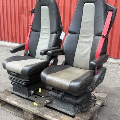 Volvo 4fh nahkapenkit oikea + vasen