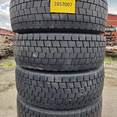 Käytetyt pinnoittamattomat renkaat vanteineen 285/70 R19,5 4kpl