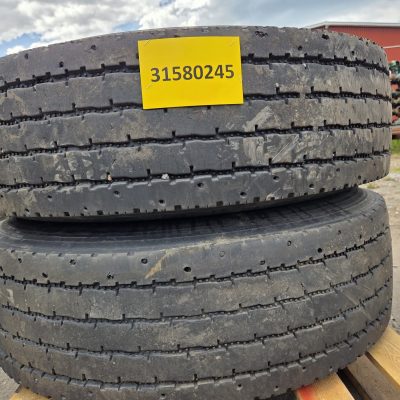 Käytetyt pinnoittamattomat renkaat vanteineen 315/80 22,5 2kpl
