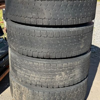 Käytetyt pinnoitetut renkaat käytetyillä vanteilla 315/70 22,5 4kpl
