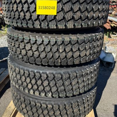 pinnoitetut renkaat maalatuilla vanteilla 315/80 22,5 4kpl