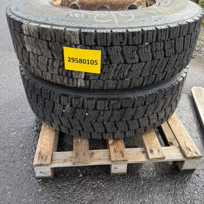 Käytetyt pinnoitetut renkaat vanteineen 295/80 R22,5 2kpl
