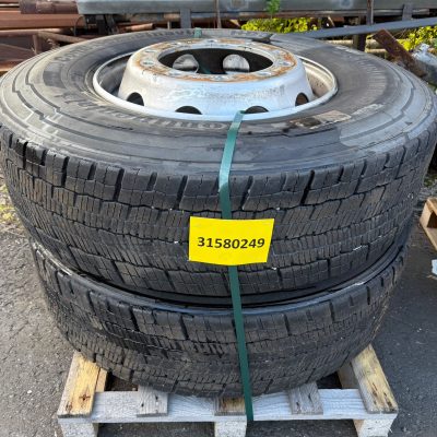 Käytetyt pinnoitetut renkaat vanteineen 315/80 22,5 2kpl