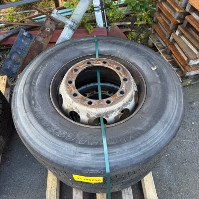 Käytetyt pinnoitetut renkaat vanteineen 315/80 22,5 2kpl