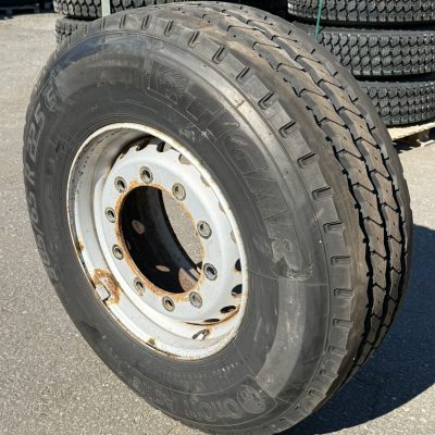 Käytetty pinnoittamaton rengas vanteella 385/65 22,5 1kpl