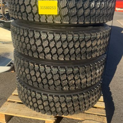 pinnoitetut renkaat maalatuilla vanteilla 315/80 22,5 4kpl