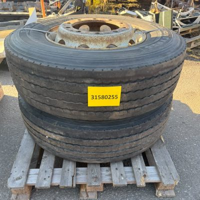 Käytetyt pinnoittamattomat renkaat vanteineen 315/80 22,5 2kpl