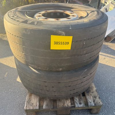 Käytetyt pinnoittamattomat renkaat vanteineen 385/55 R22.5